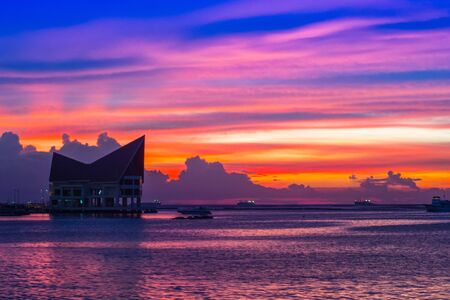 sunset sunrise on sea at sriracha thailandのeditorial素材