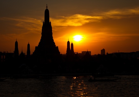 Wat Arun in sunset, Bangkok Thailandの写真素材