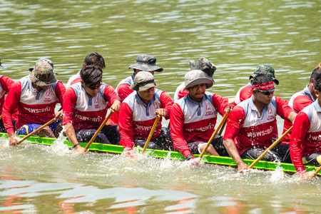 SARABURI, THAILAND - Sep 28 :Tradition racing a long boat on rainy season on Sep 28, 2014 in Saraburi, Thailand.のeditorial素材