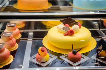 Cake displayed in shop windowの写真素材