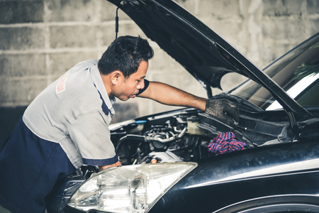 BANGKOK THAILAND, SEPTEMBER 22, 2015- mechanics at the garage fixing a car in Bangkok, Thailangのeditorial素材