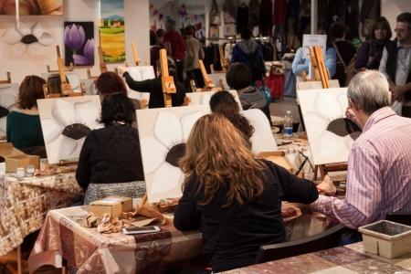 MILAN, ITALY - NOVEMBER 1  People take a painting at Weekend Donna 2013, event dedicated to women and their passions on NOVEMBER 1, 2013 in Milan のeditorial素材