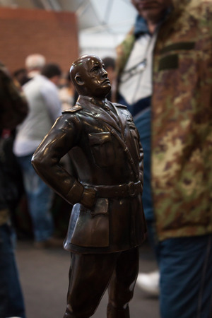 MILAN, ITALY - NOVEMBER 2  Mussolini statute on display at Militalia, exhibition dedicated to militaria collectors and military associations on NOVEMBER 2, 2013 in Milan のeditorial素材
