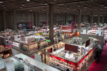 MILAN, ITALY - NOVEMBER 15  Top view of booths and people at Chibimart 2013, exhibition devoted to costume jewellery, fashion accessories, semi-precious stones and ethnic products on NOVEMBER 15, 2013 in Milan のeditorial素材