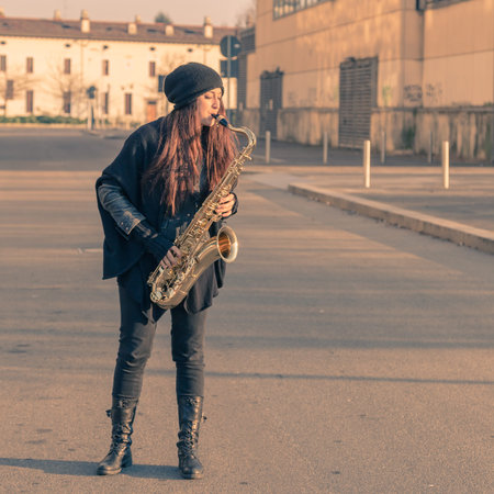 テナーサックスの写真 イラスト素材一覧 1 457件 ストックフォトのamanaimages Plus