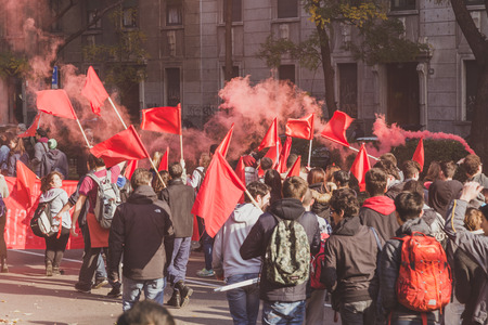 MILAN, ITALY - NOVEMBER 13: Thousands of students and teachers march in the city streets to protest agaist the public school management on NOVEMBER 13, 2015 in Milan.のeditorial素材