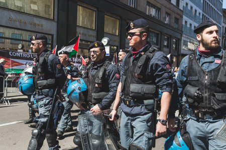 MILAN, ITALY - APRIL 25: Police in front of pro-Palestinian demonstrators contesting the Jewish Brigade during the Liberation Day parade, end of Mussolini's regime and Nazi occupation in 1945 on APRIL 25, 2016 in Milan.のeditorial素材