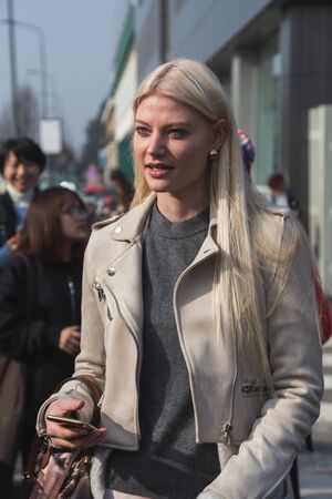 MILAN, ITALY - FEBRUARY 22: Fashionable woman poses outside Gucci fashion show building during Milan Women's Fashion Week on FEBRUARY 22, 2017 in Milan.のeditorial素材