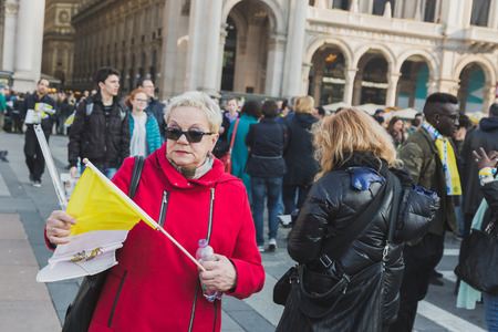 MILAN, ITALY - MARCH 25, 2016: Pilgrims gather downtown to welcome His Holiness Pope Francis during his first visit in Milan.のeditorial素材