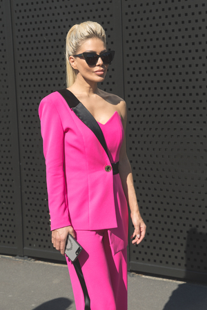 MILAN, ITALY - SEPTEMBER 20: Fashionable woman poses outside Gucci fashion show building during Milan Women's Fashion Week on SEPTEMBER 20, 2017 in Milan.のeditorial素材