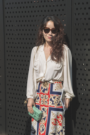 MILAN, ITALY - SEPTEMBER 20: Fashionable woman poses outside Gucci fashion show building during Milan Women's Fashion Week on SEPTEMBER 20, 2017 in Milan.のeditorial素材