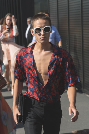 MILAN, ITALY - SEPTEMBER 20: Fashionable man poses outside Gucci fashion show building during Milan Women's Fashion Week on SEPTEMBER 20, 2017 in Milan.のeditorial素材