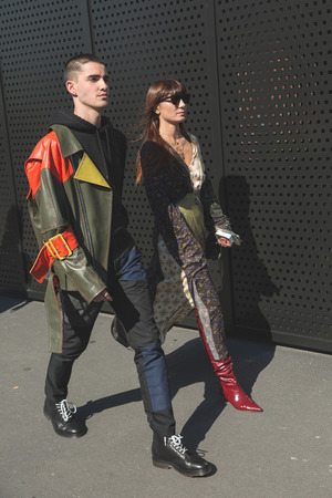 MILAN, ITALY - SEPTEMBER 20: Fashionable couple poses outside Gucci fashion show building during Milan Women's Fashion Week on SEPTEMBER 20, 2017 in Milan.のeditorial素材