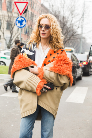 MILAN, ITALY - JANUARY 15: Fashionable woman poses outside Armani fashion show during Milan Men's Fashion Week on JANUARY 15, 2018 in Milan.のeditorial素材
