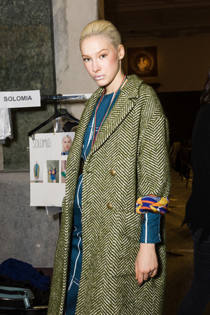 MILAN, ITALY - FEBRUARY 25: Gorgeous model poses in the backstage just before Stella Jean show during Milan Women's Fashion Week on FEBRUARY 25, 2018 in Milan.のeditorial素材