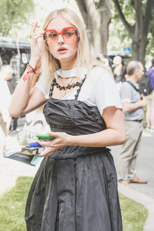 MILAN, ITALY - JUNE 15: Fashionable woman poses outside Armani fashion show during Milan Men's Fashion Week on JUNE 15, 2019 in Milan.のeditorial素材