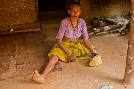 woman reveals coconut iron hatchet