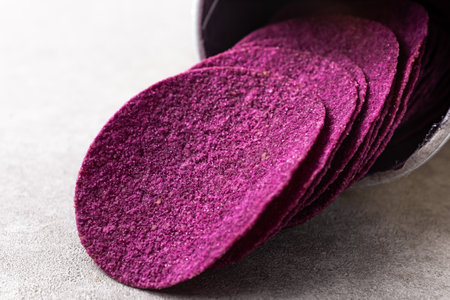 <p>Sweet and thin purple sweet potato chips</p>の写真素材
