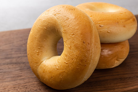 Ring-shaped thick bread plain bagel