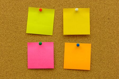 Colour note paper with colour pin on the cork boardの写真素材