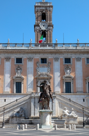 A bronze statue of Marcus Aurelius at the Piazza del Campidoglio outside of the Capitoline Museum in RomeA bronze statue of Marcus Aurelius at the Piazza del Campidoglio outside of the Capitoline Museum in Romeのeditorial素材