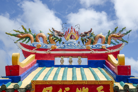 The Double Chinese dragon on the temple roof.のeditorial素材