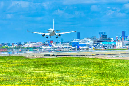 Jets take off and land at Fukuoka Airportのeditorial素材