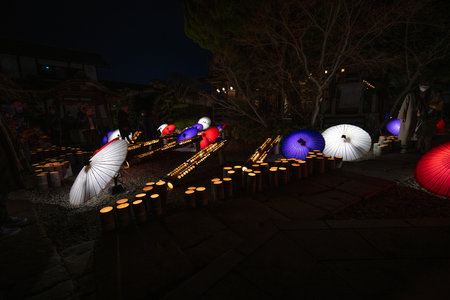 It is a winter light festival that was held on February 11, 2023 in Yamaga City, Kumamoto Prefecture, Japan, where Japanese umbrellas and bamboo lanterns were lit up at night.の写真素材