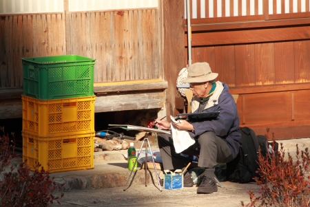 Gokayama Japan - November 04, 2012,Japanese man enjoys painting in Gokayama village Toyama Japanのeditorial素材