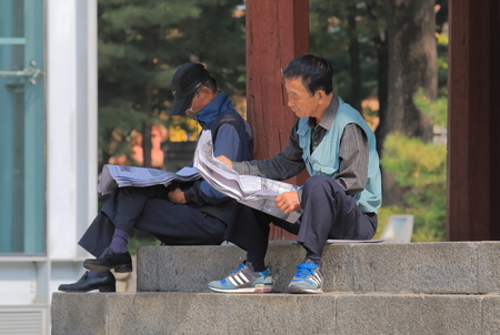 Seoul South Korea - October 20, 2016: Unidentified people read newspapers in Tapgol park.のeditorial素材