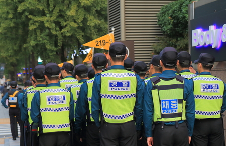 Seoul South Korea  October 22, 2016: Unidentified police officers stand in line.のeditorial素材