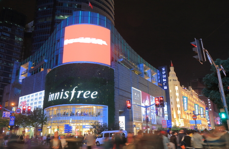 Shanghai China - October 30, 2016: Unidentified people visit Nanjing Road shopping street.のeditorial素材