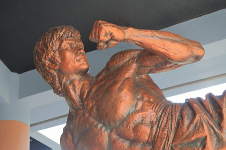 Hong Kong - November 11, 2016: Bruce Lee statue at Hong Kong Heritage Museum.のeditorial素材