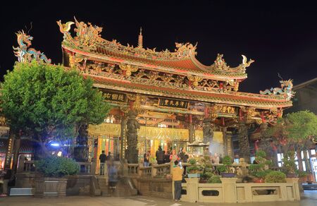 Taipei Taiwan - December 3, 2016: Unidentified people visit Longshan Temple.のeditorial素材