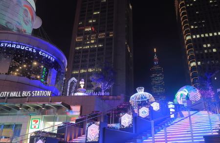 Taipei Taiwan - December 6, 2016: Xinyi shopping district night cityscape.のeditorial素材