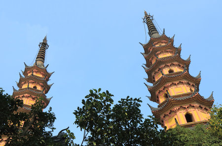 Shauangta twin pagoda temple Suzhou Chinaのeditorial素材