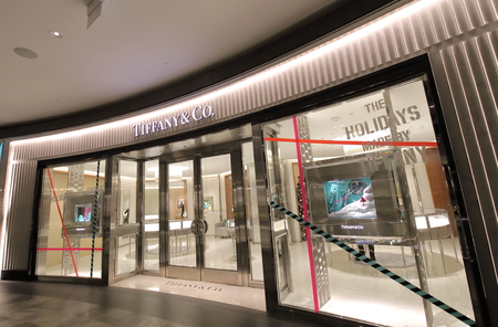 Singapore-November 16, 2018: Tiffany and Co store at Marina Bay Sands shopping mall Singapore.のeditorial素材