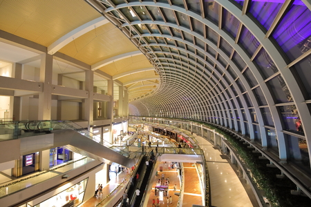 Singapore-November 16, 2018: Unidentified people visit Sands theatre Marina by sands Singaporeのeditorial素材