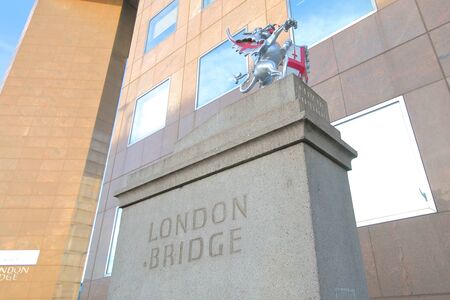 London England - June 1, 2019: London bridge monument London Englandのeditorial素材