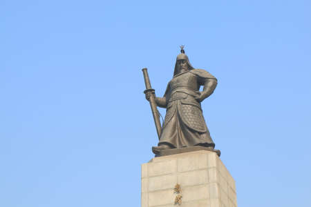 Admiral Yi Su Shin Monument. Yi Sun Shin was a Korean naval commander famed for his victories against the Japanese navy during the Imjin war.のeditorial素材