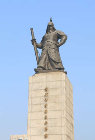 Admiral Yi Su Shin Monument. Yi Sun Shin was a Korean naval commander famed for his victories against the Japanese navy during the Imjin war.のeditorial素材