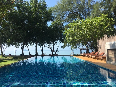 Blue sea and blue sky, relax timeの素材