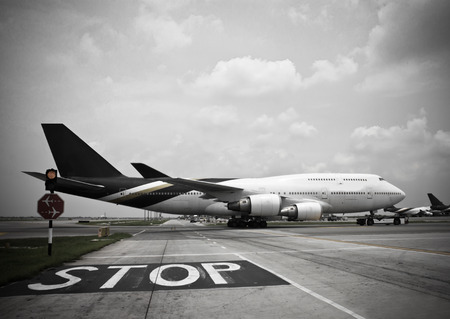 plane landing in International airportのeditorial素材