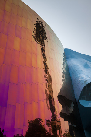 SEATTLE, WASHINGTON, USA - JULY 4, 2014: Distorted reflection of the Space Needle in the side of the Museum of Pop Cultureのeditorial素材