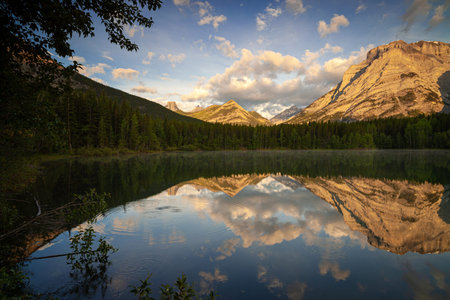 Sunrise at Wedge Pond, Kananaskis Country, Canadian Rocky Mountains, Alberta, Canadaの写真素材