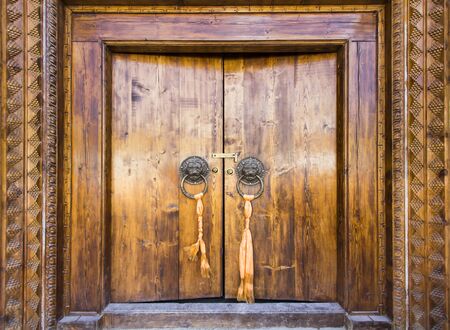 Ancient Chinese style door in Old Town of Lijiang, Yunnan provinのeditorial素材