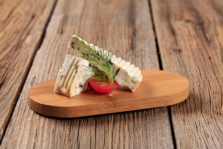 Pieces of blue cheese on a cutting boardの写真素材