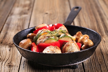 Chicken shish kebabs on a cast iron skillet の写真素材