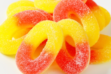 Ring-shaped gummies coated in sugar