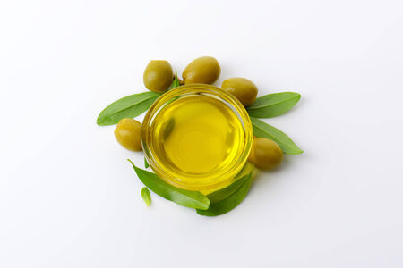 Olive oil in glass bowlの写真素材